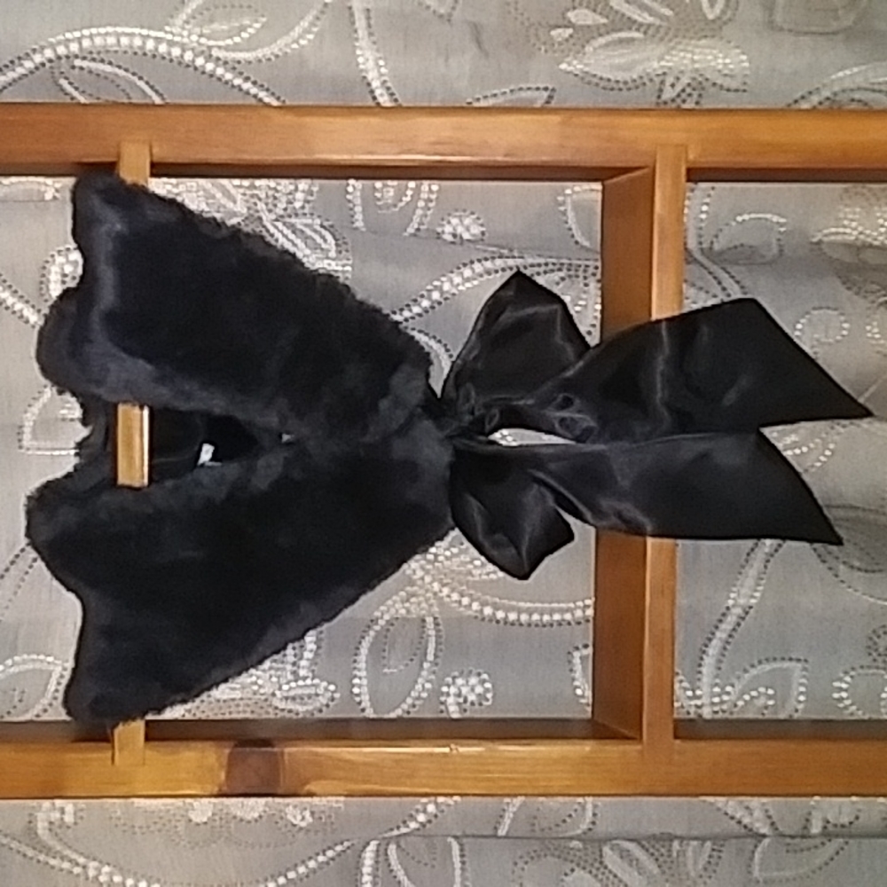 Casual Corner Annex faux black fur shoulder wrap shawl stole w/satin ribbon tie